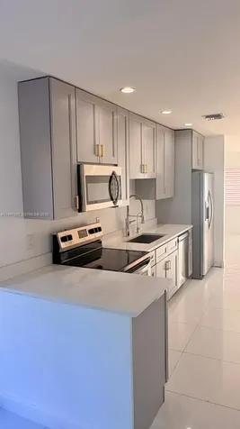 4680 NE 2nd Avenue Oakland Park FL 33334