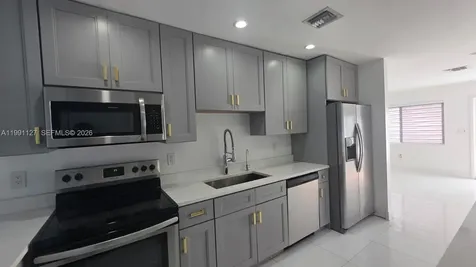 4680 NE 2nd Avenue Oakland Park FL 33334