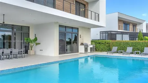 16772 Botaniko Drive S Weston FL 33326