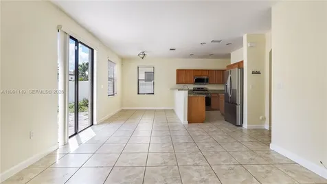 8841 W 34th Court Hialeah FL 33018