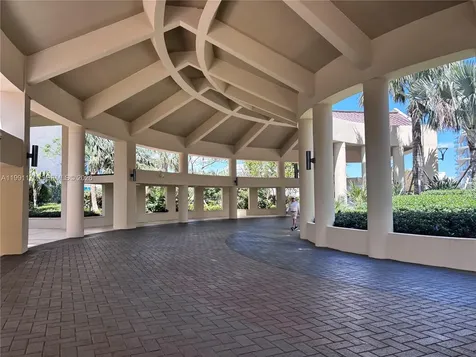 400 S Pointe Drive Miami Beach FL 33139