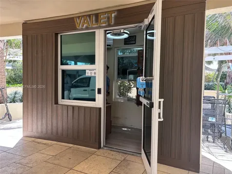 400 S Pointe Drive Miami Beach FL 33139