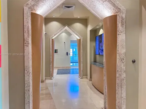 400 S Pointe Drive Miami Beach FL 33139