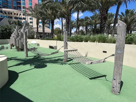 400 S Pointe Drive Miami Beach FL 33139