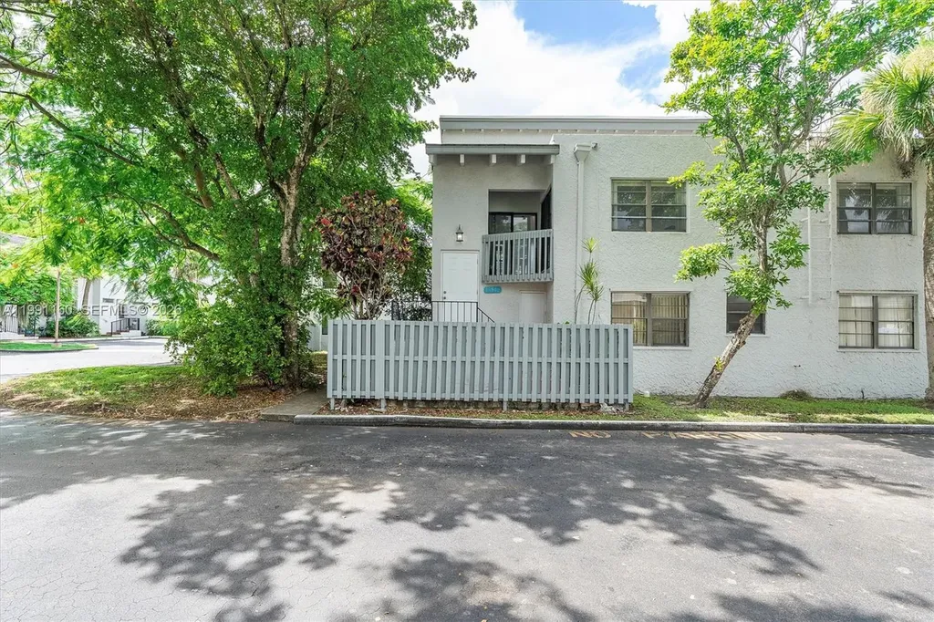 10542 NW 7th Terrace Miami FL 33172