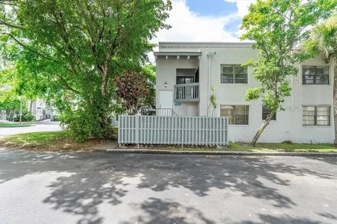 10542 NW 7th Terrace Miami FL 33172