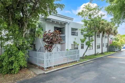 10542 NW 7th Terrace Miami FL 33172