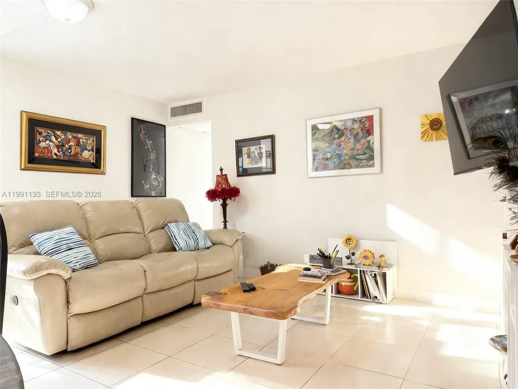 629 Saxony Place Delray Beach FL 33446