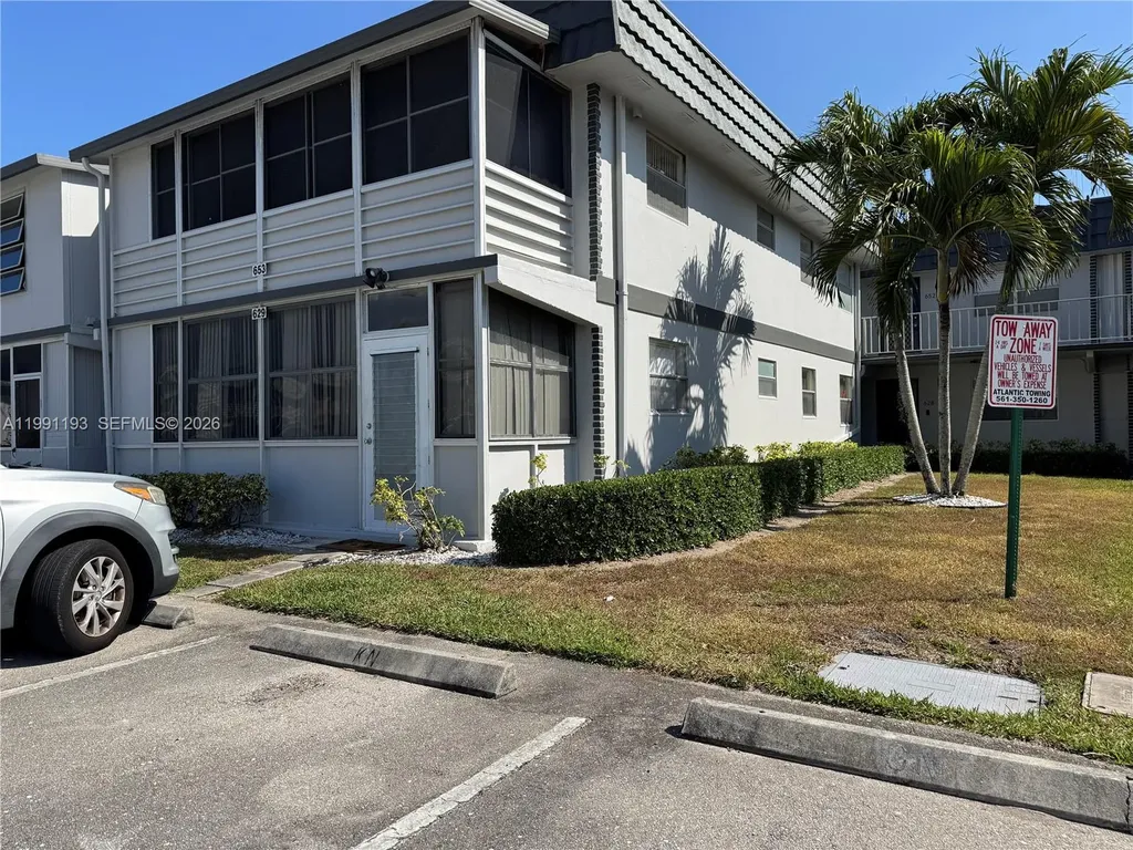 629 Saxony Place Delray Beach FL 33446