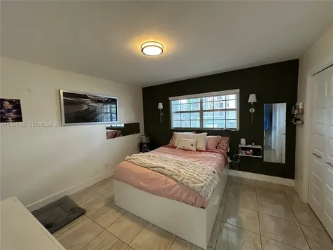 450 Paradise Isle Boulevard Hallandale Beach FL 33009