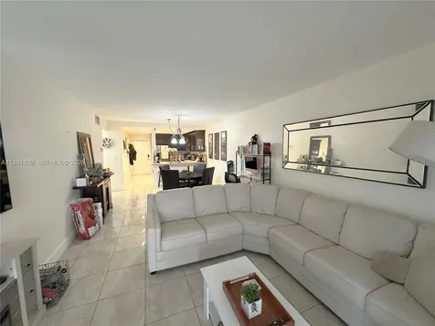 450 Paradise Isle Boulevard Hallandale Beach FL 33009