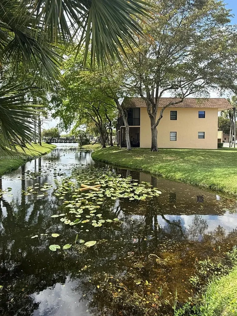 2 Briarwood Circle Hollywood FL 33024