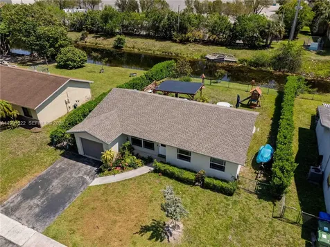 401 NW 83rd Way Pembroke Pines FL 33024
