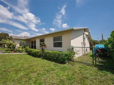401 NW 83rd Way Pembroke Pines FL 33024