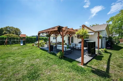 401 NW 83rd Way Pembroke Pines FL 33024