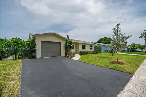 401 NW 83rd Way Pembroke Pines FL 33024