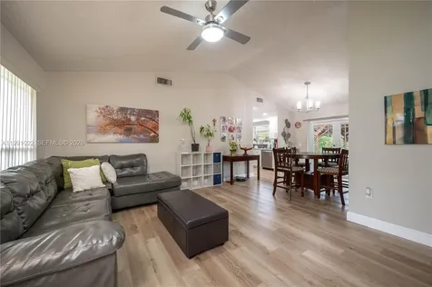 401 NW 83rd Way Pembroke Pines FL 33024