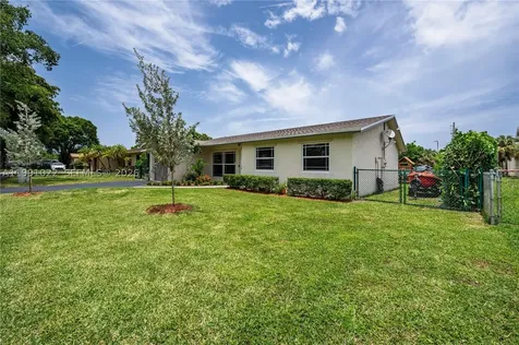 401 NW 83rd Way Pembroke Pines FL 33024