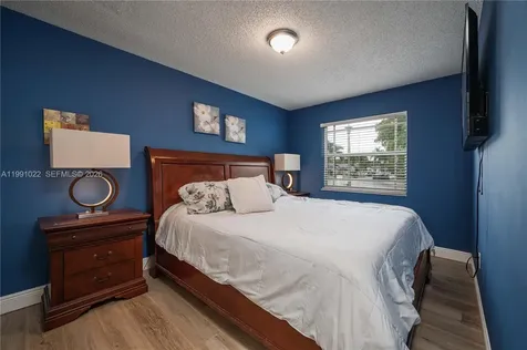 401 NW 83rd Way Pembroke Pines FL 33024