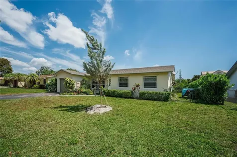 401 NW 83rd Way Pembroke Pines FL 33024