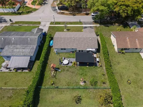 401 NW 83rd Way Pembroke Pines FL 33024