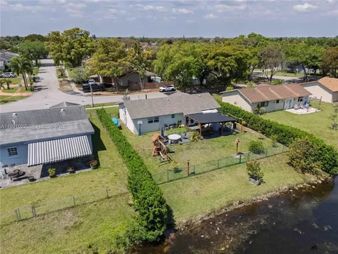 401 NW 83rd Way Pembroke Pines FL 33024