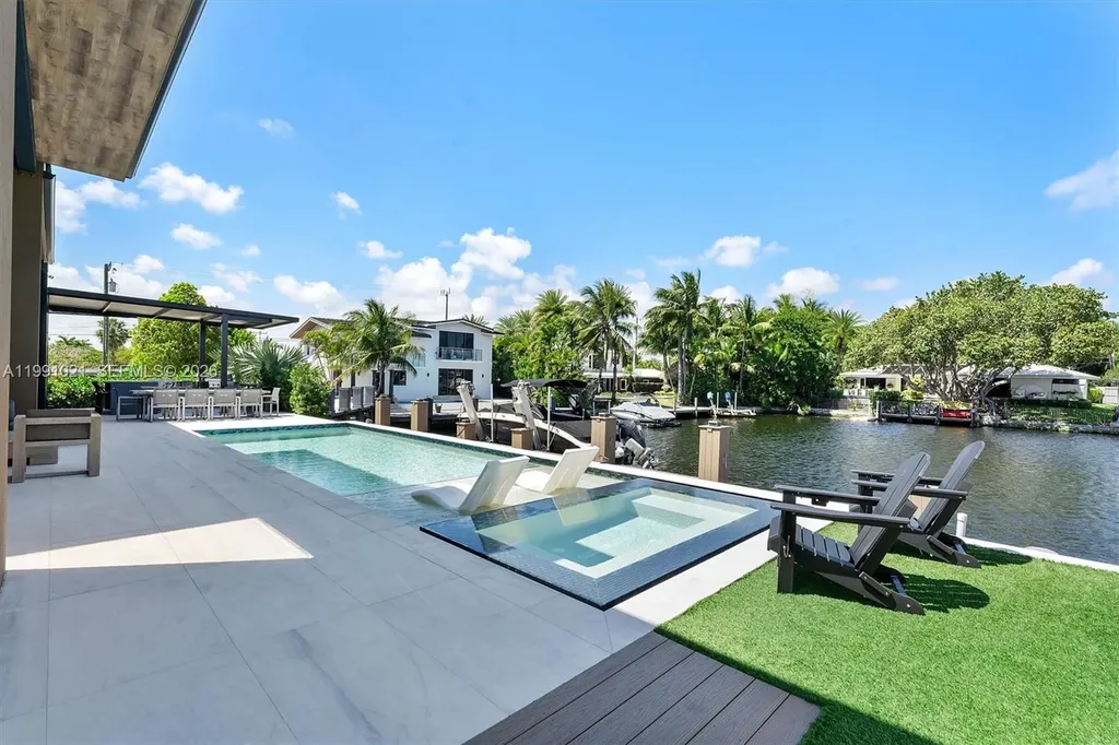 2215 NE 19th Street Fort Lauderdale FL 33305