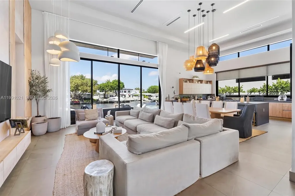 2215 NE 19th Street Fort Lauderdale FL 33305