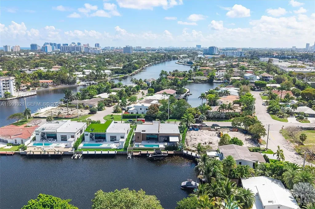 2215 NE 19th Street Fort Lauderdale FL 33305