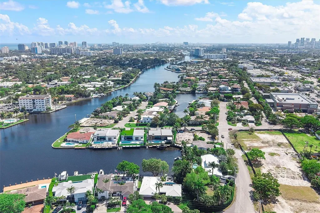 2215 NE 19th Street Fort Lauderdale FL 33305