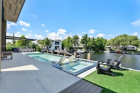 2215 NE 19th Street Fort Lauderdale FL 33305
