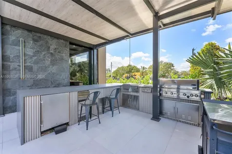2215 NE 19th Street Fort Lauderdale FL 33305