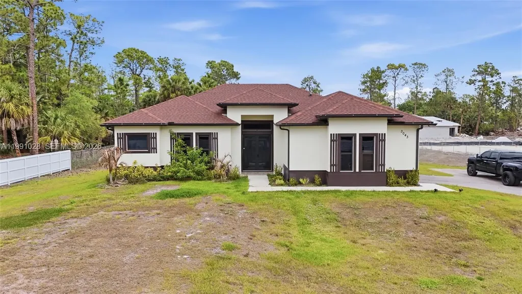 3043 18 Naples FL 34120