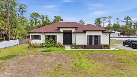3043 18 Naples FL 34120