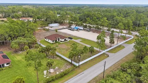 3043 18 Naples FL 34120