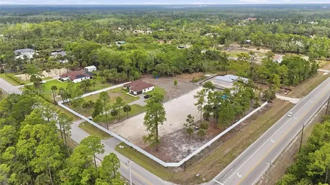 3043 18 Naples FL 34120