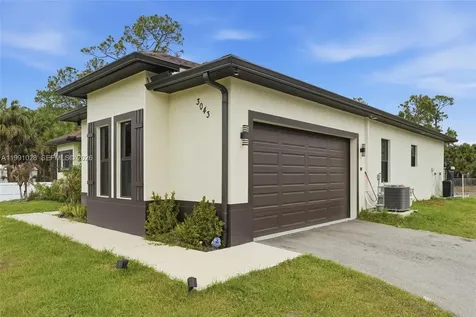 3043 18 Naples FL 34120