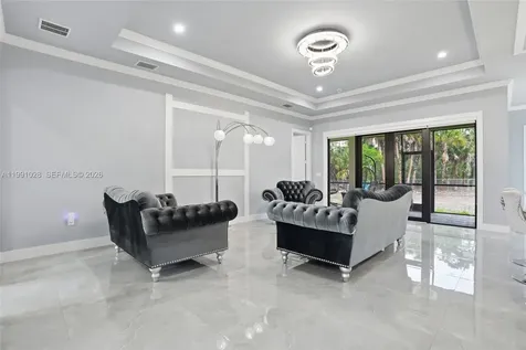 3043 18 Naples FL 34120