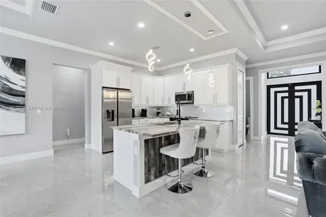 3043 18 Naples FL 34120