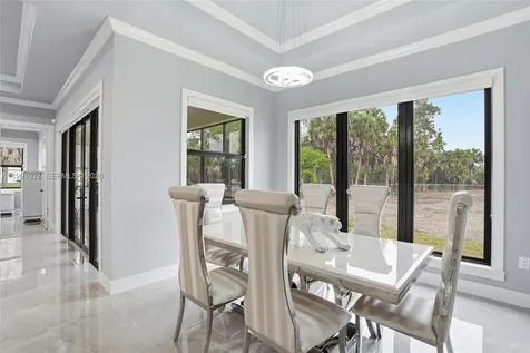 3043 18 Naples FL 34120