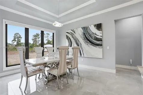 3043 18 Naples FL 34120