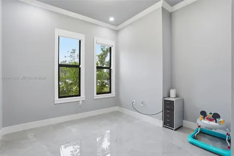 3043 18 Naples FL 34120