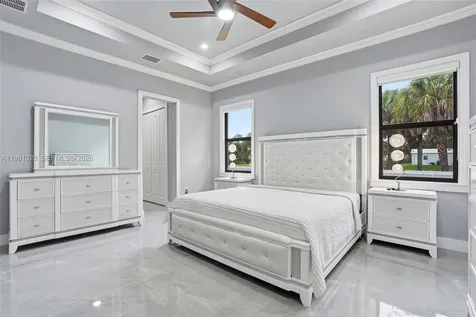 3043 18 Naples FL 34120