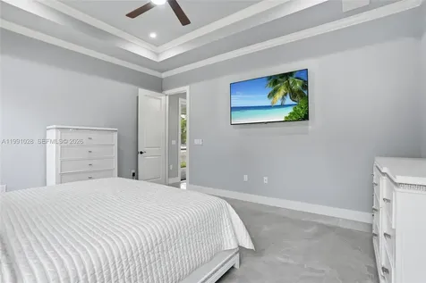 3043 18 Naples FL 34120