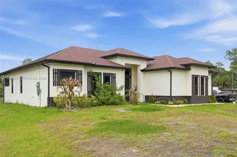 3043 18 Naples FL 34120