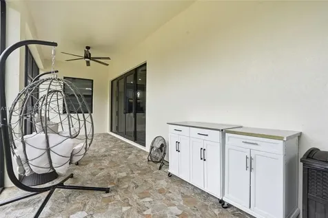 3043 18 Naples FL 34120