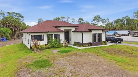 3043 18 Naples FL 34120