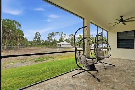 3043 18 Naples FL 34120