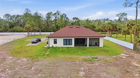 3043 18 Naples FL 34120