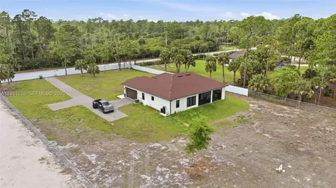 3043 18 Naples FL 34120